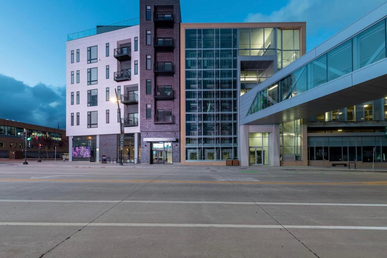 Modern 1Br Apt With Skywalk To Fiserv, Rooftop, And Parking Milwaukee Bagian luar foto