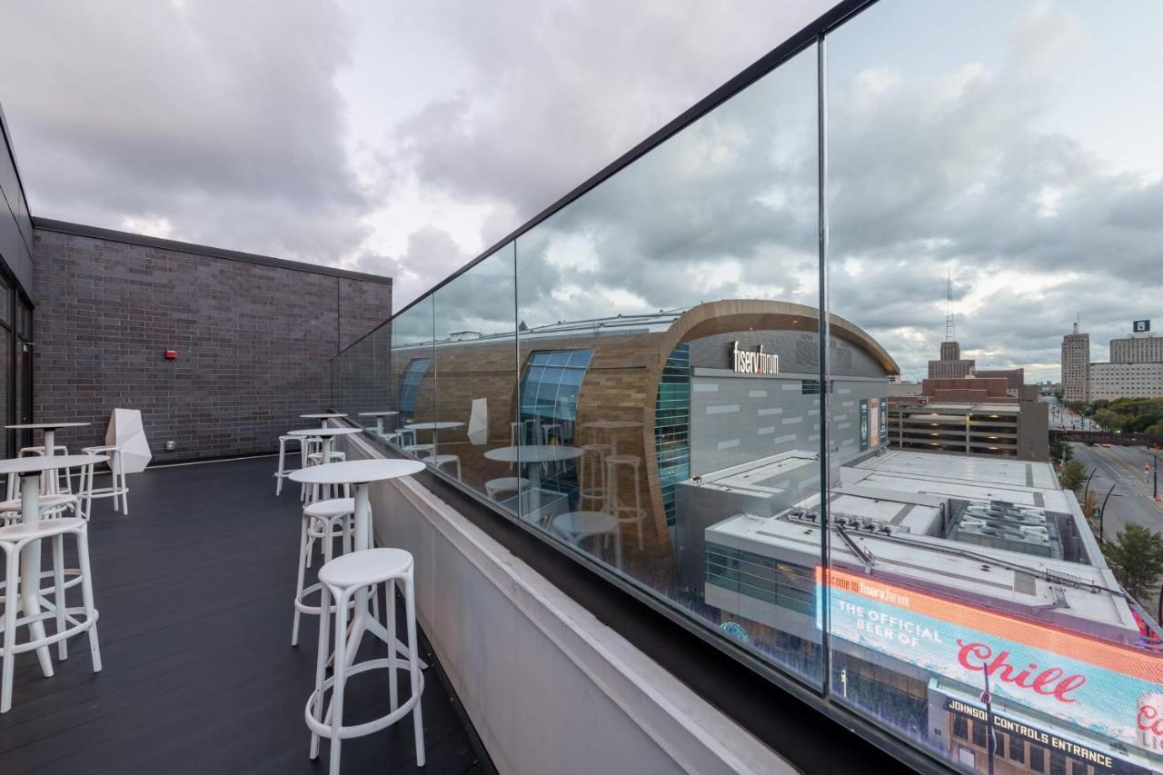 Modern 1Br Apt With Skywalk To Fiserv, Rooftop, And Parking Milwaukee Bagian luar foto